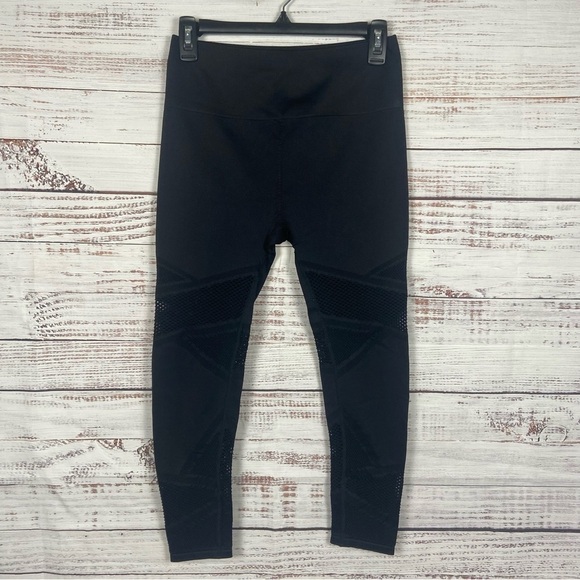 Fabletics Black mesh detail size small cropped leggings - Picture 1 of 5